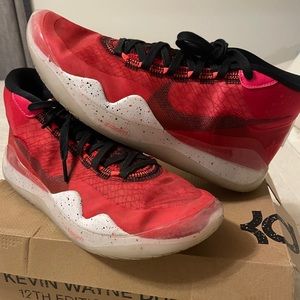 Men’s Nike Zoom KD12 Sneakers Size 10.5